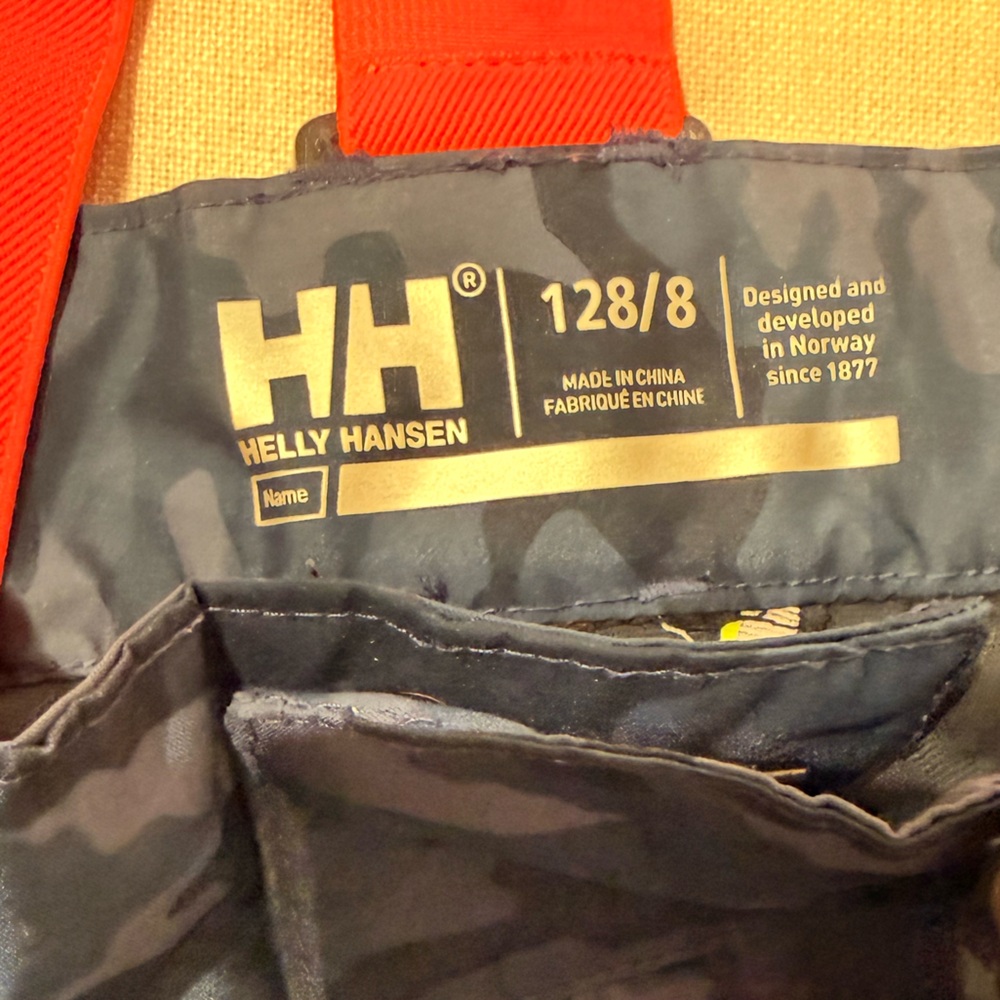 Helly Hansen Ski pants. Size 8. Like New!
Blue/Black camo - Picture 3 of 4